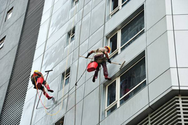 不同材質的外墻應當如何正確開展外墻清洗作業？