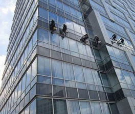 鷹隆環境高空作業保潔清洗的安全防范措施