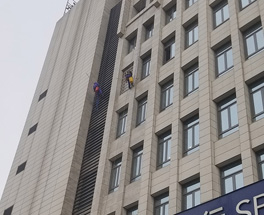 外墻清洗用什么清潔劑？