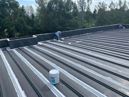 彩鋼瓦屋面出現漏水和生銹，該如何修復翻新？