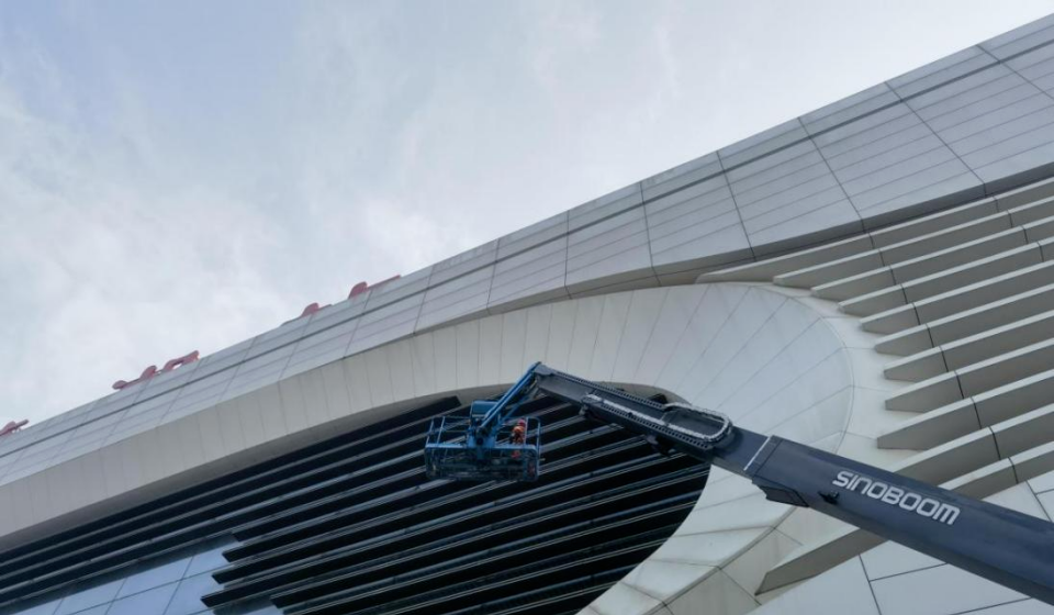 熱烈慶祝|蕪湖高鐵站高空保潔服務(wù)項目圓滿竣工