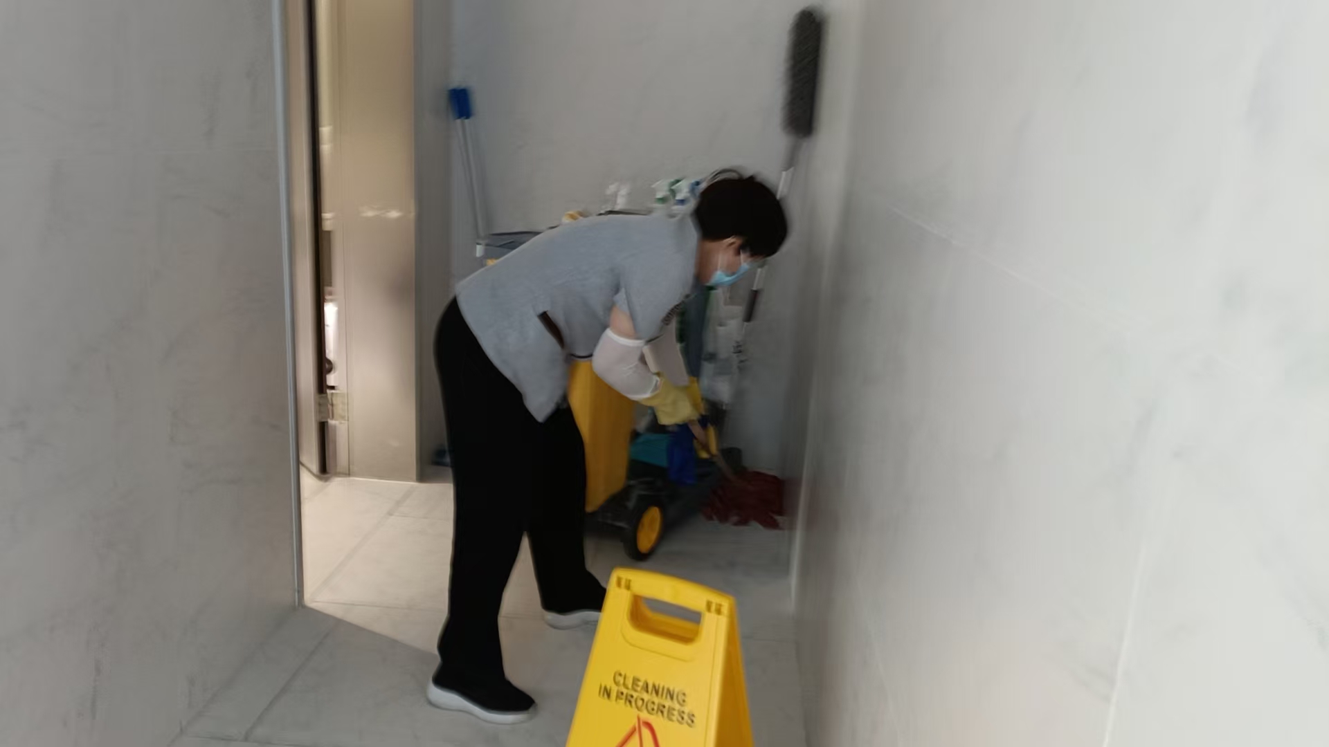 【鷹隆培訓(xùn)】保潔必看!衛(wèi)生間異味治理實操指南